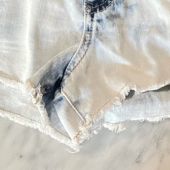 0209 Decree Acid Wash Raw Hem Shorts - Picture 4 of 8